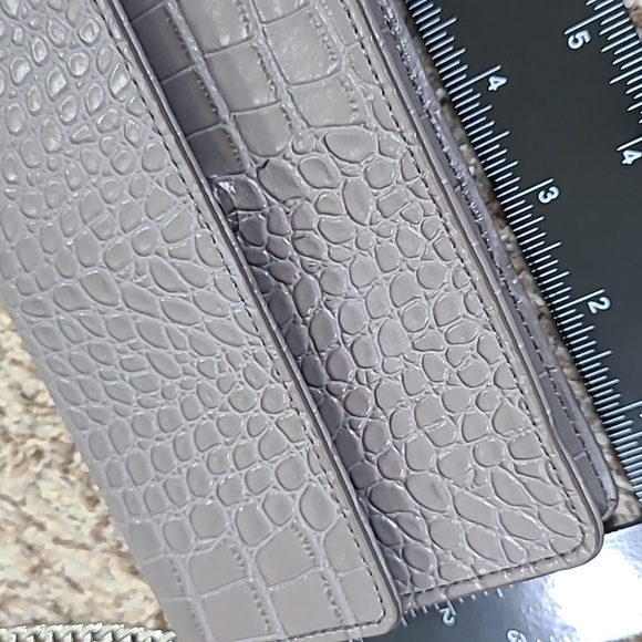 Snob Essientials Converible Crossbody Clutch Card Holder - Picture 7 of 8